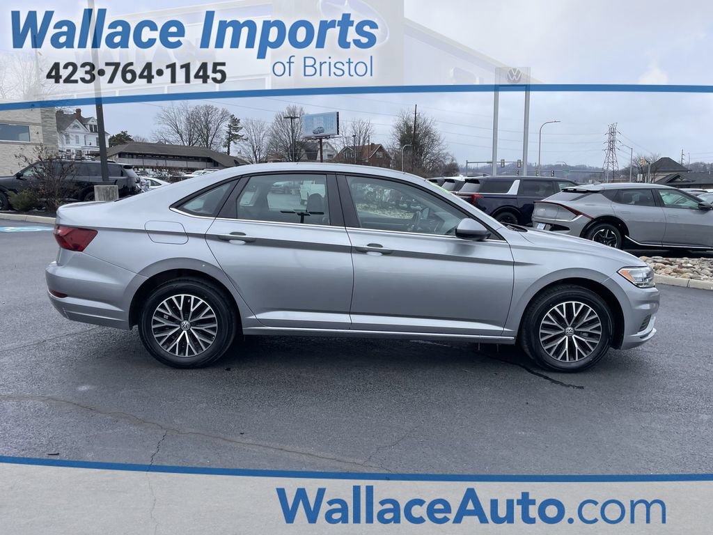Certified 2021 Volkswagen Jetta SE image 1