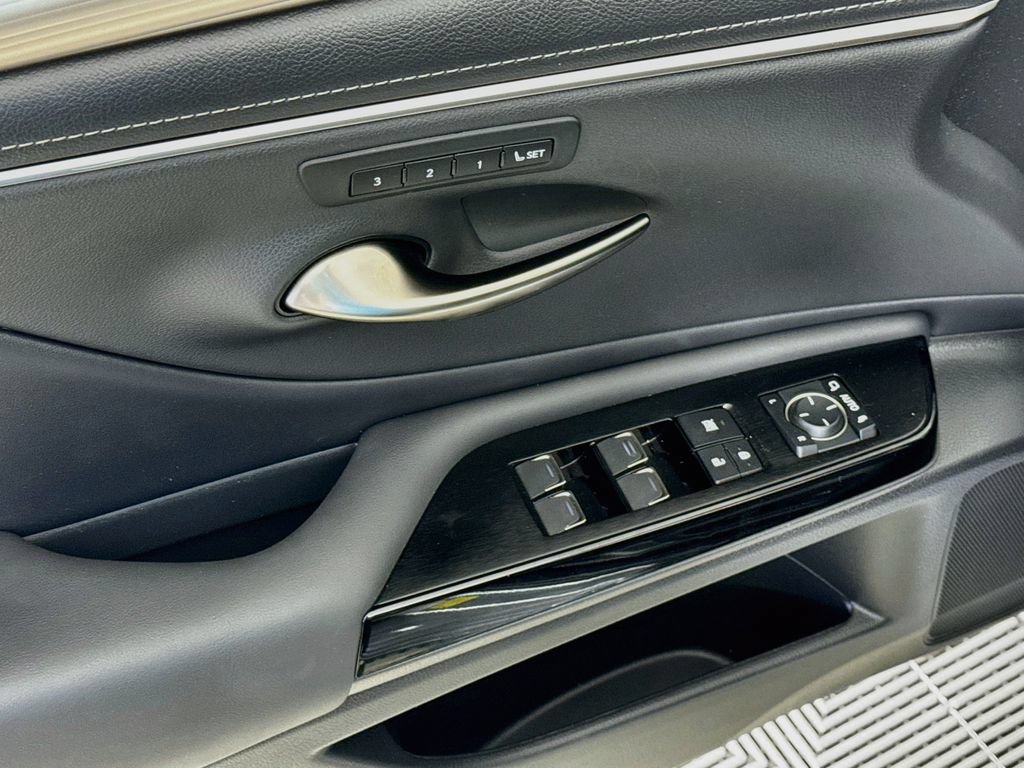 Certified 2024 Lexus ES 350 F Sport w/ Accessory Package (Z2) FWD image 18