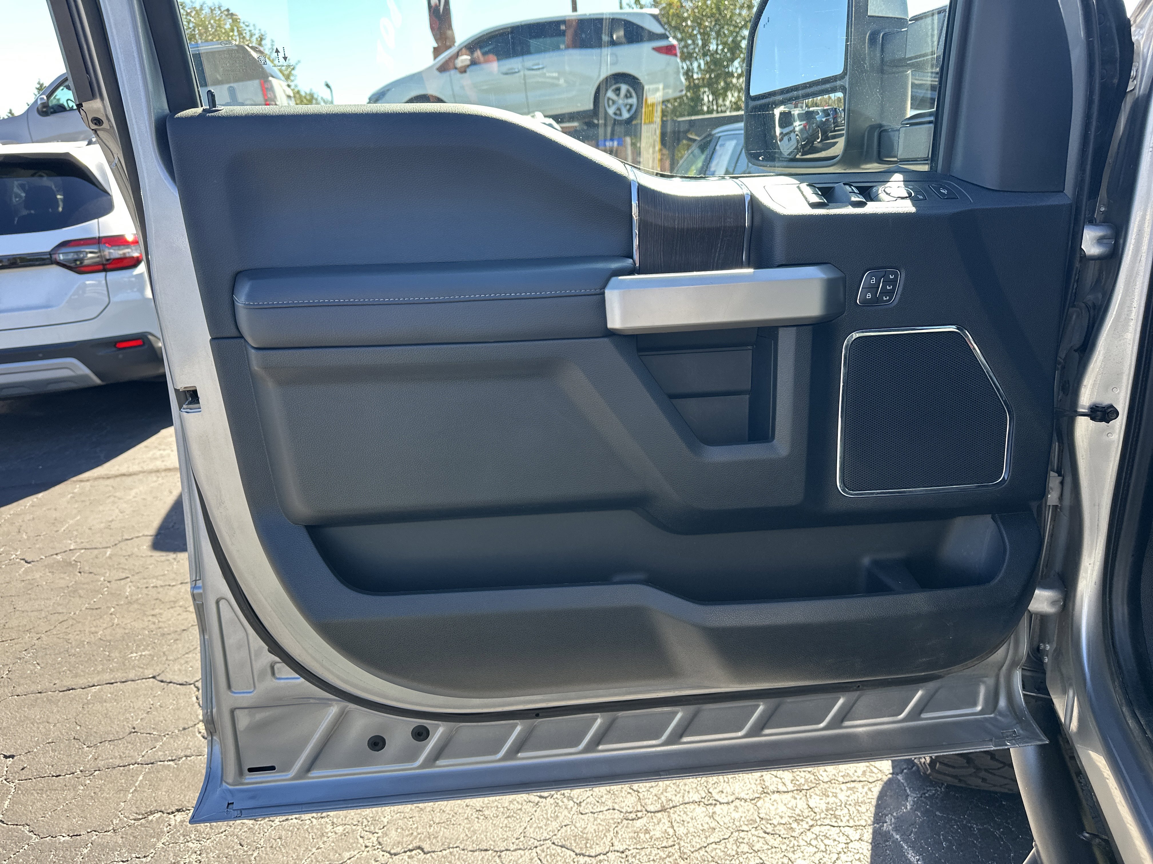 Used 2020 Ford F350 Lariat w/ Lariat Ultimate Package image 11