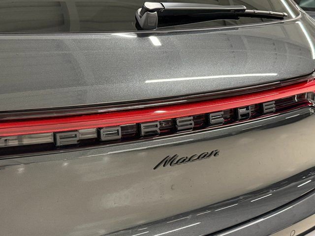 Certified 2025 Porsche Macan AWD/4WD image 13