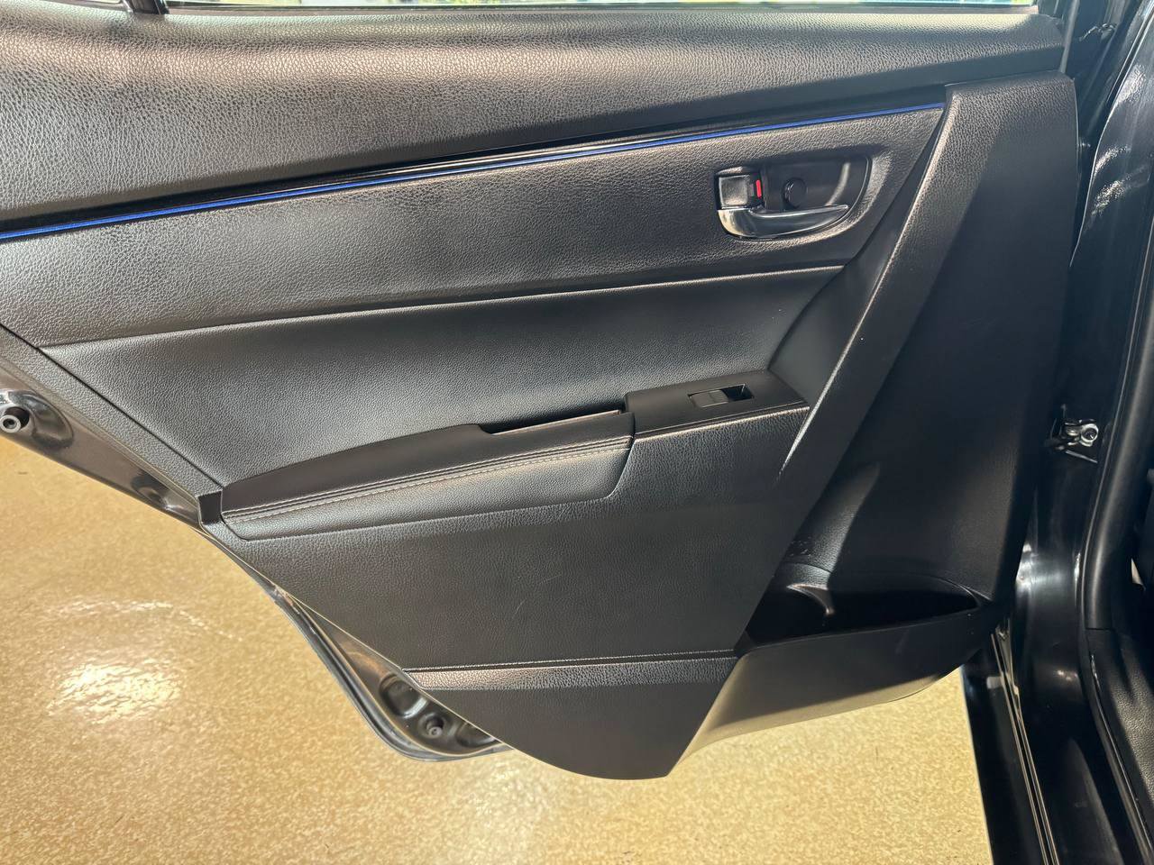 Used 2017 Toyota Corolla SE FWD image 14