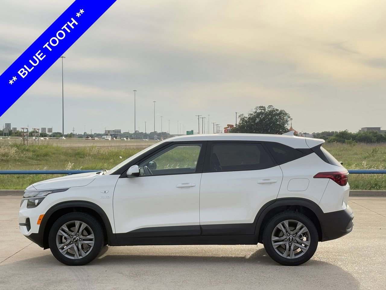 Used 2021 Kia Seltos LX AWD/4WD image 3