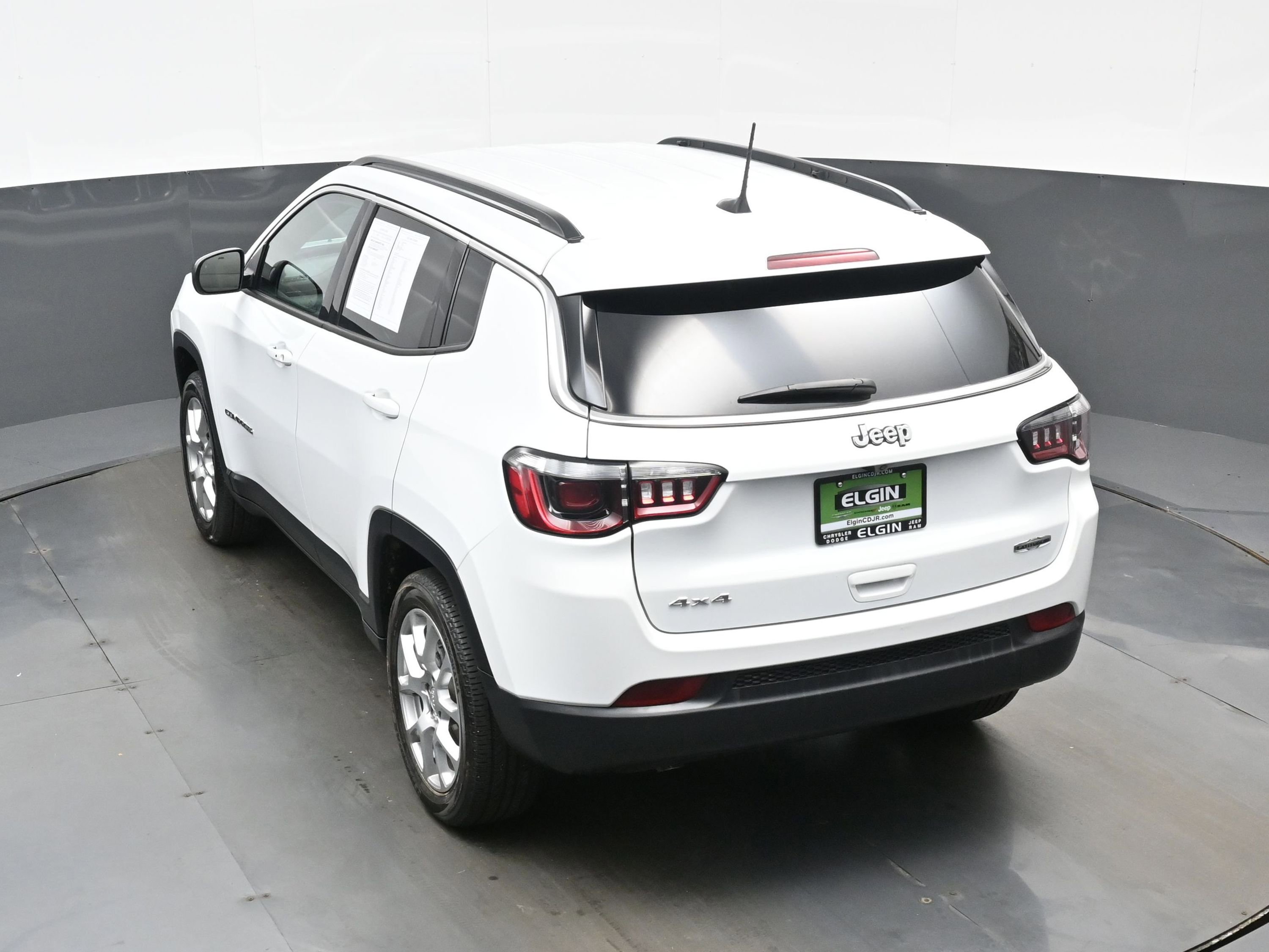 Used 2023 Jeep Compass Latitude image 36