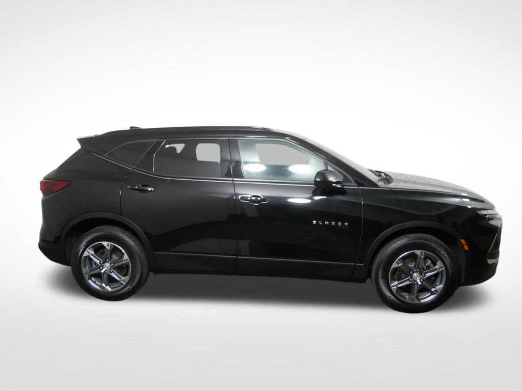 Used 2023 Chevrolet Blazer LT w/ Convenience Package AWD/4WD image 2