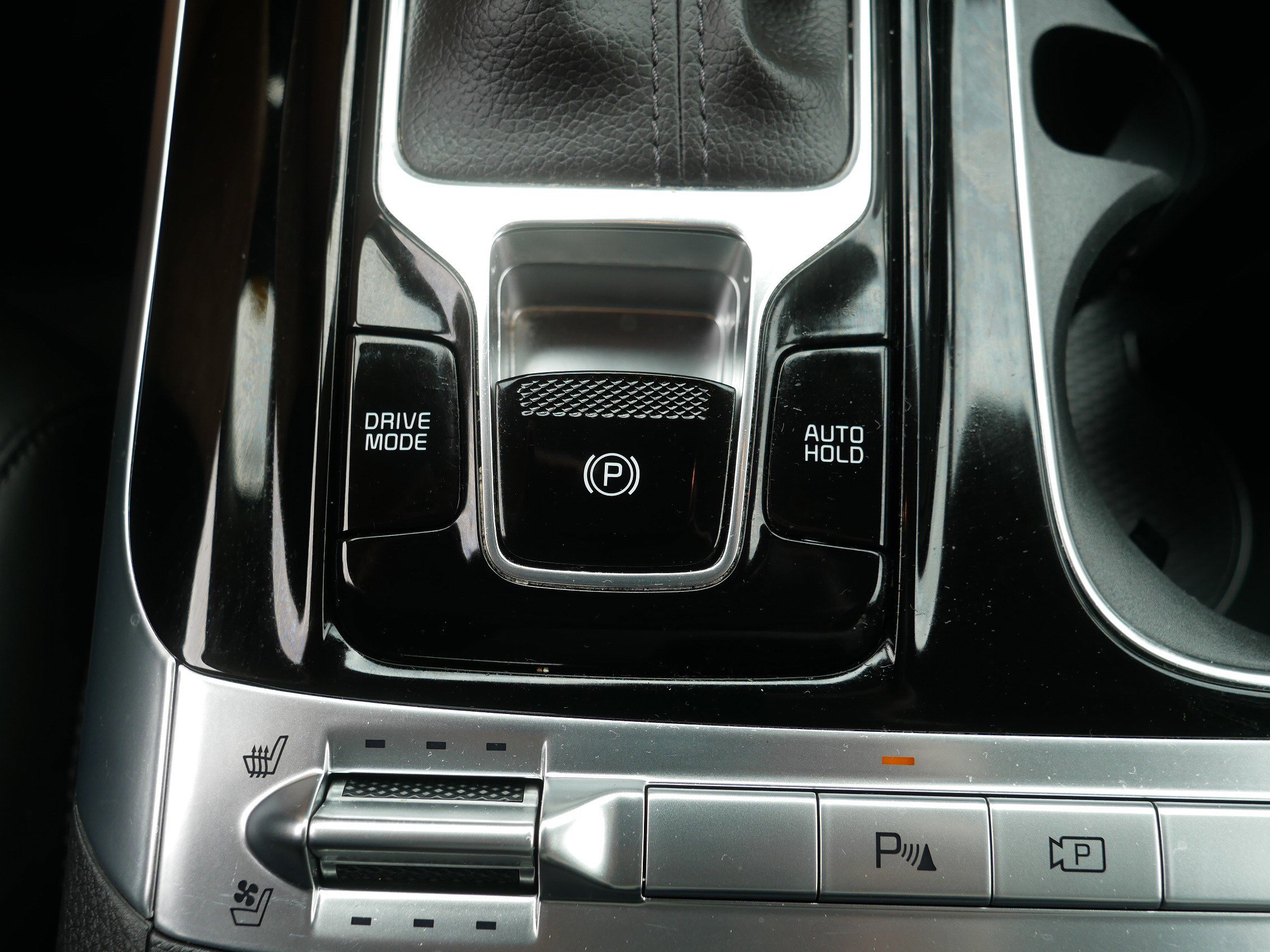Used 2024 Kia Carnival SX FWD image 32
