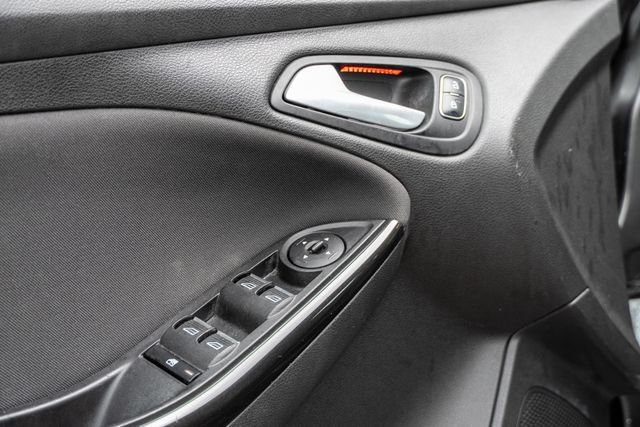 Used 2017 Ford Focus Titanium FWD image 76
