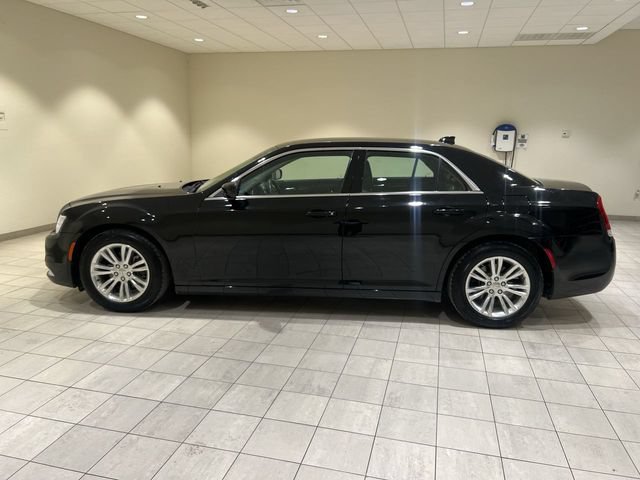 Used 2019 Chrysler 300 Touring L w/ Quick Order Package 22F RWD image 2