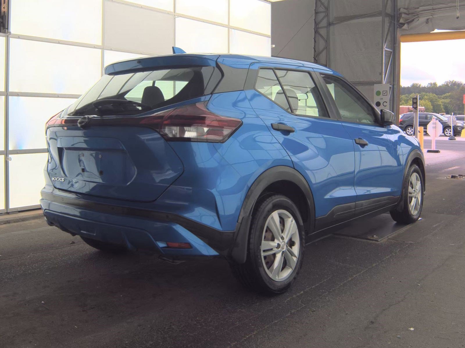 Used 2022 Nissan Kicks S FWD image 8
