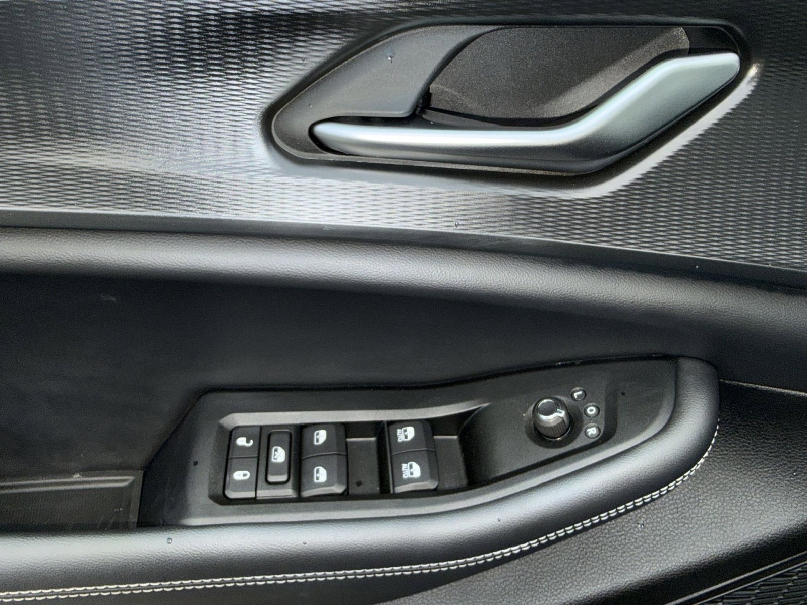 Used 2023 Jeep Grand Cherokee Laredo w/ Luxury Tech Group I image 15