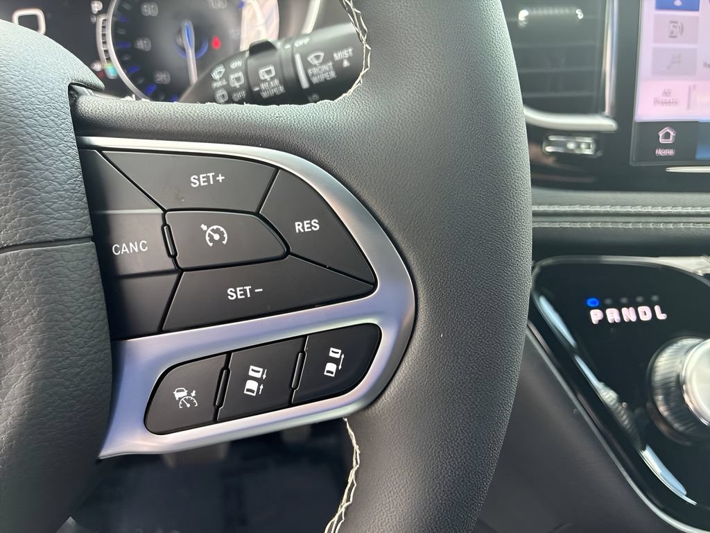 New 2027 Chrysler Pacifica Select AWD/4WD image 20
