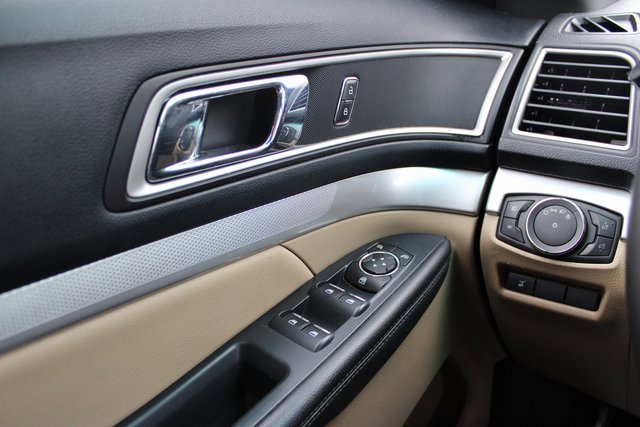 Used 2016 Ford Explorer XLT w/ Equipment Group 202A image 23