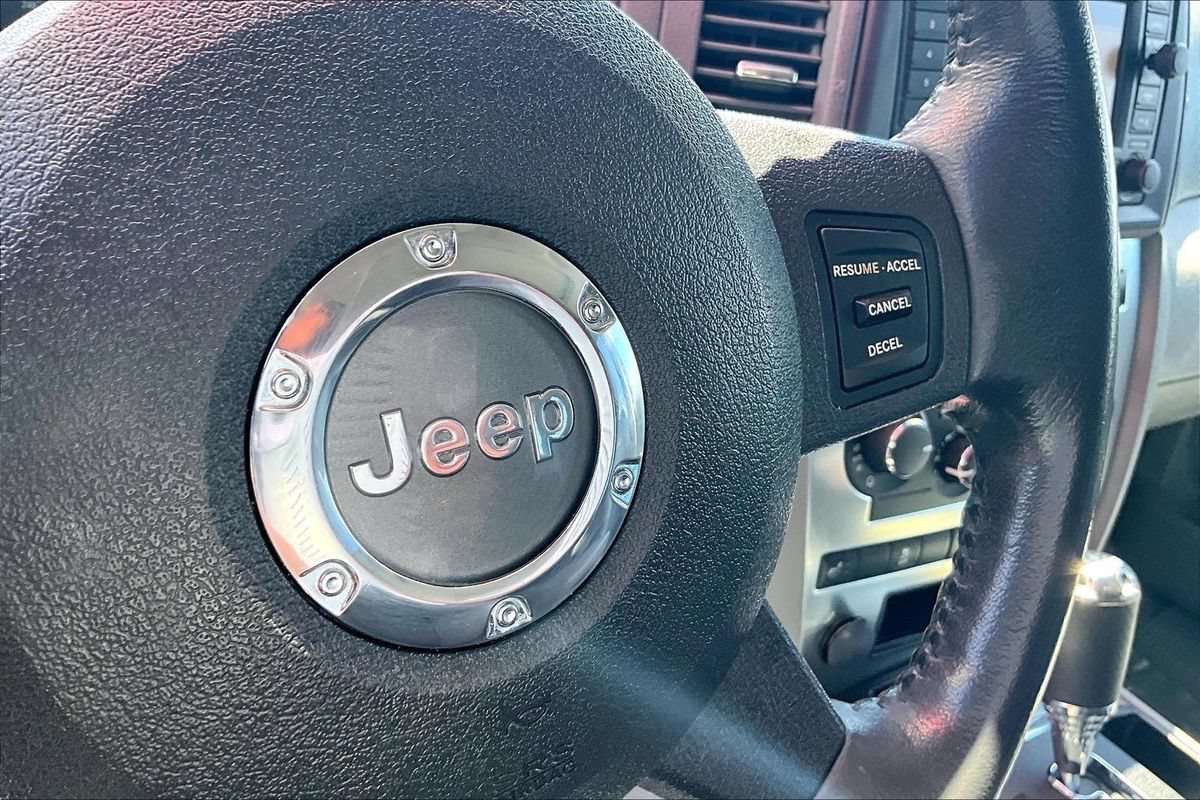Used 2006 Jeep Grand Cherokee SRT8 w/ SRT Option Group I AWD/4WD image 12