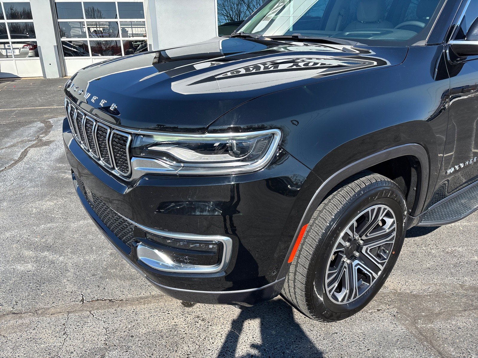 Used 2022 Jeep Wagoneer Series III w/ Flexible Seating Group image 8