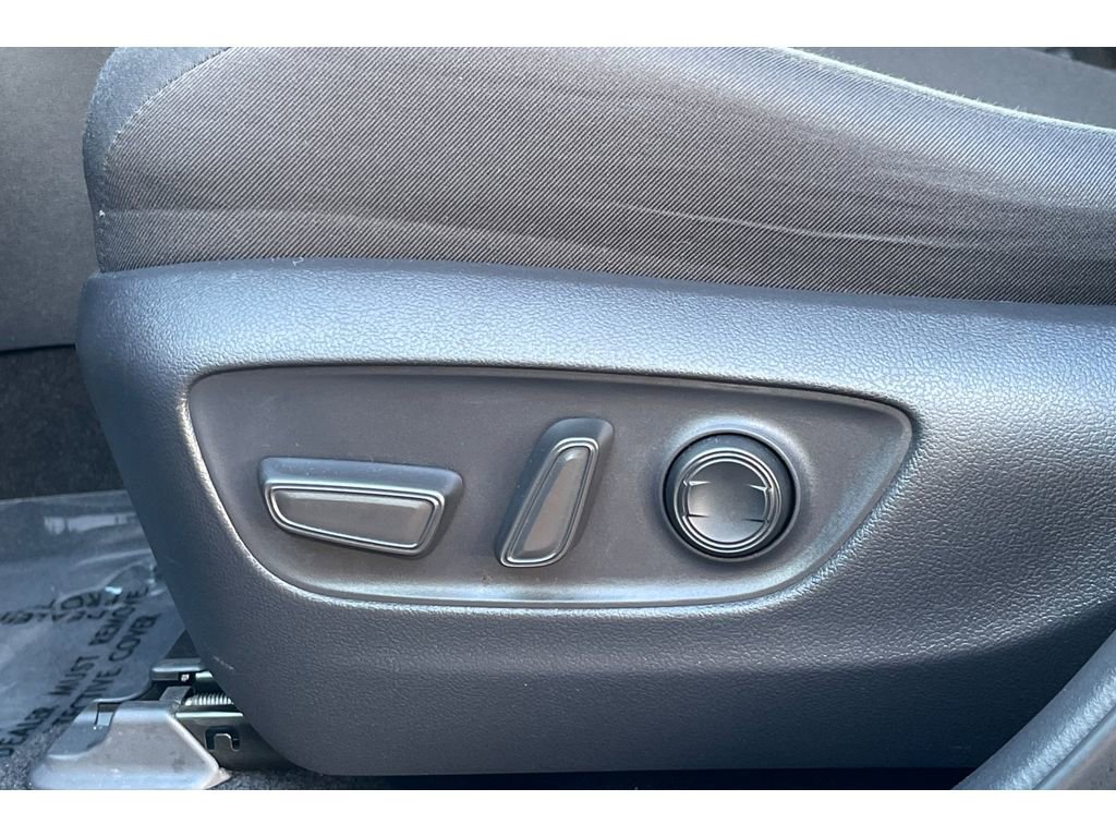 Used 2021 Toyota RAV4 XLE w/ Convenience Package image 14