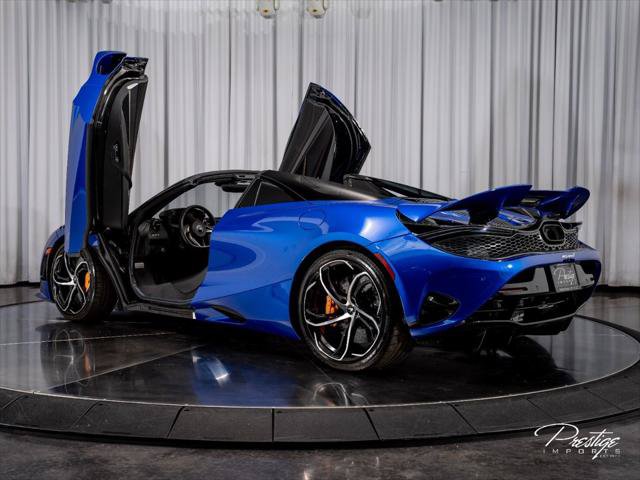 Used 2024 McLaren 750S Spider RWD image 17