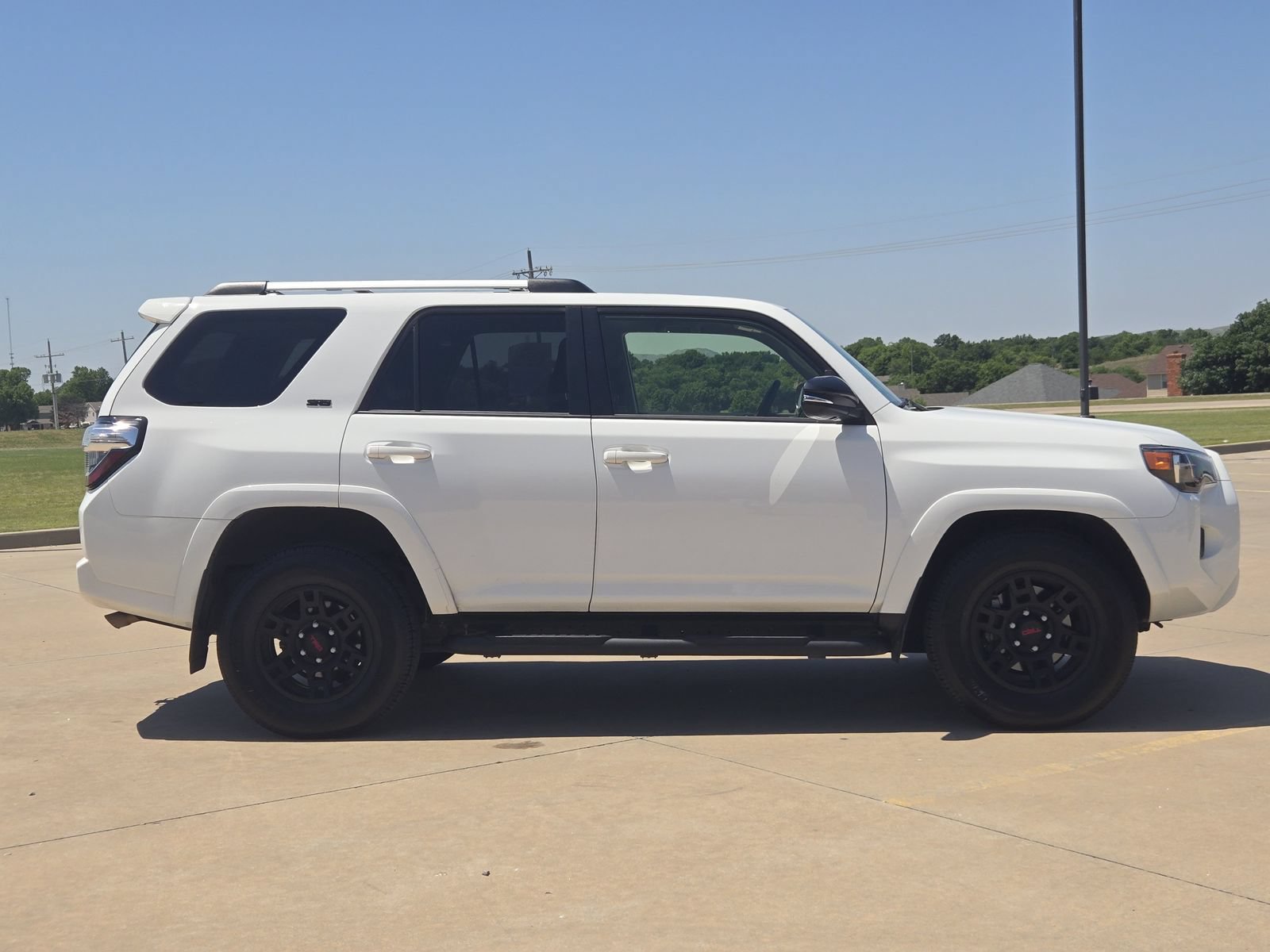 Used 2024 Toyota 4Runner SR5 RWD image 8