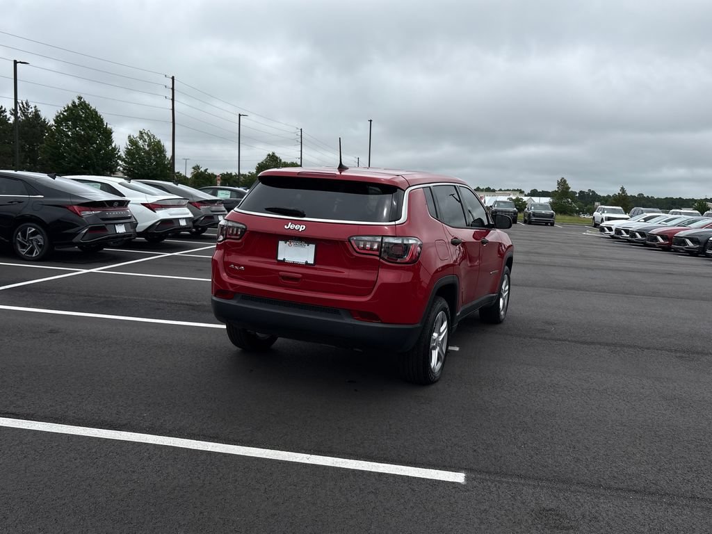 Used 2023 Jeep Compass Sport AWD/4WD image 5