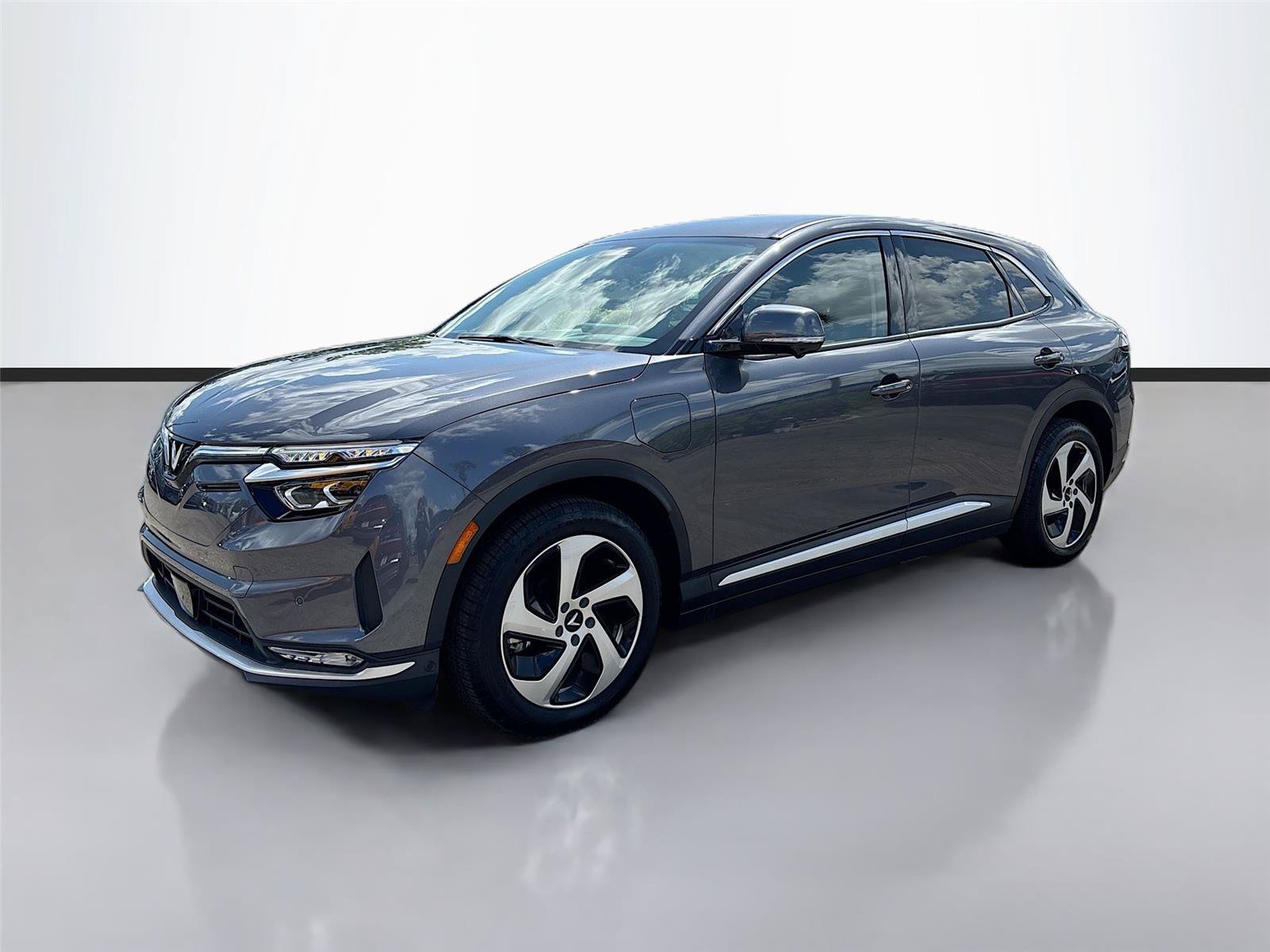 New 2025 VinFast VF 8 Eco AWD/4WD image 3