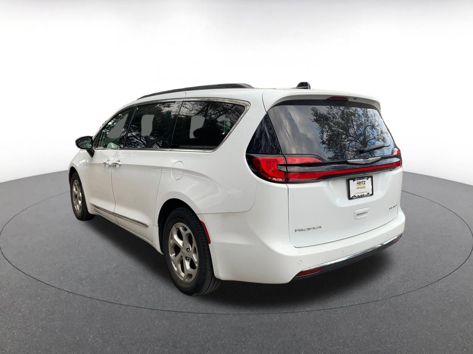 Used 2023 Chrysler Pacifica Limited image 5