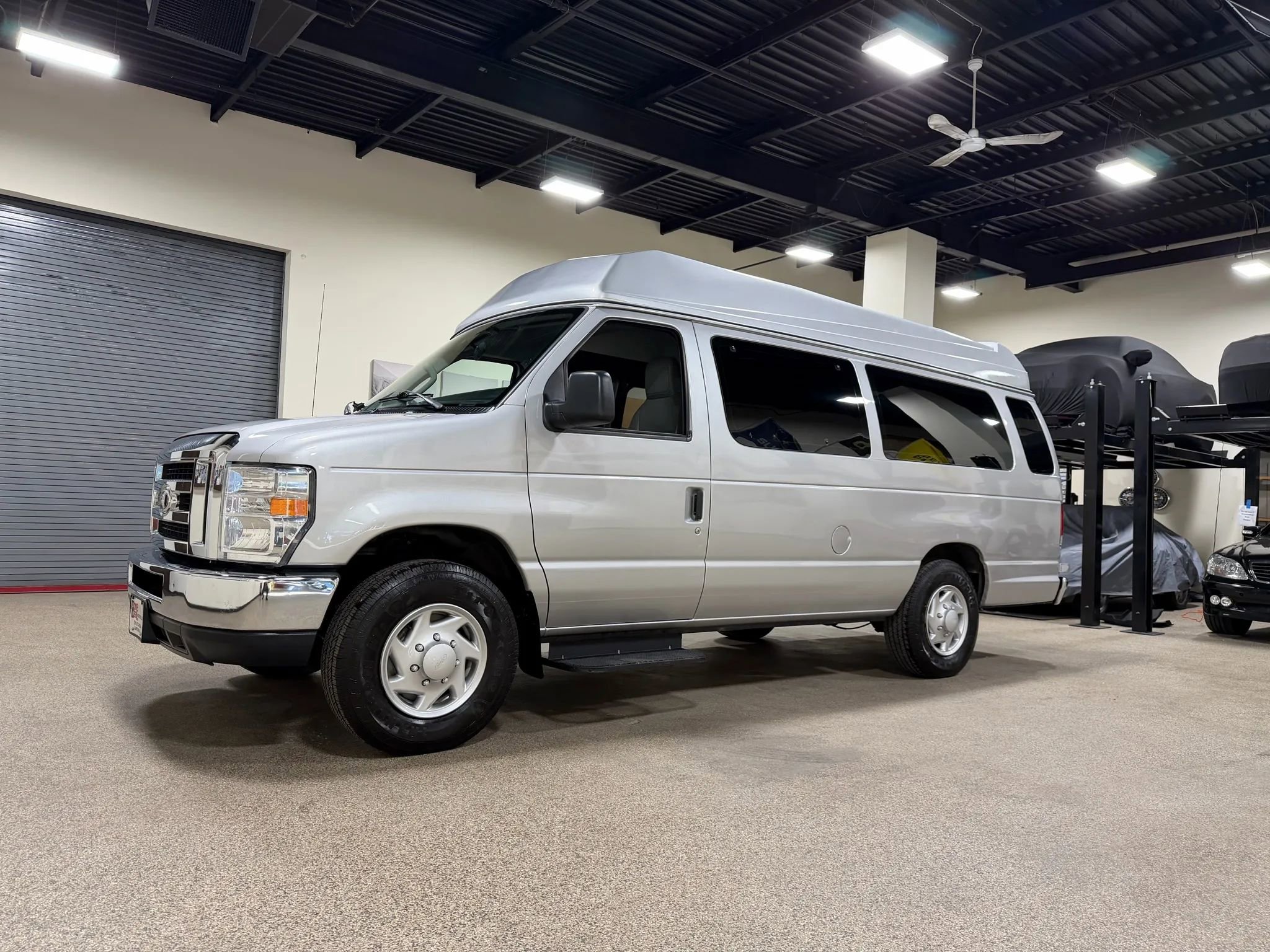 Used 2014 Ford E-250 and Econoline 250 Extended w/ Power Group image 2