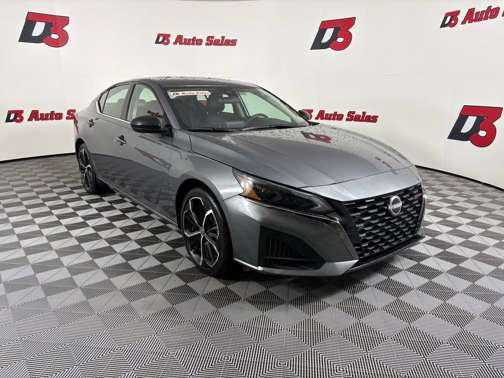 Used 2025 Nissan Altima 2.5 SR image 8