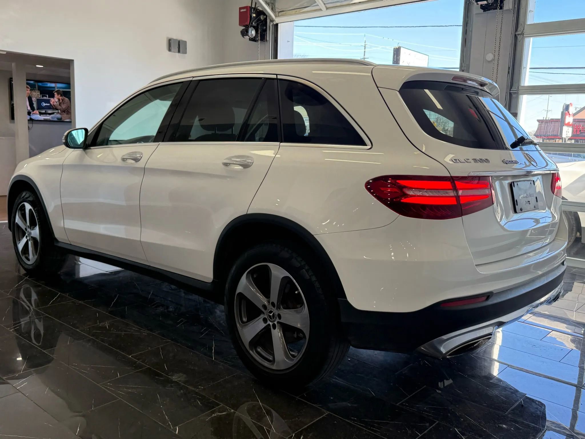 Used 2019 Mercedes-Benz GLC 300 image 4