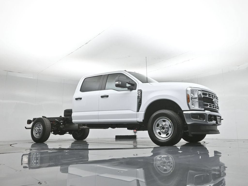 New 2026 Ford F350 XL w/ XL Chrome Package AWD/4WD image 3