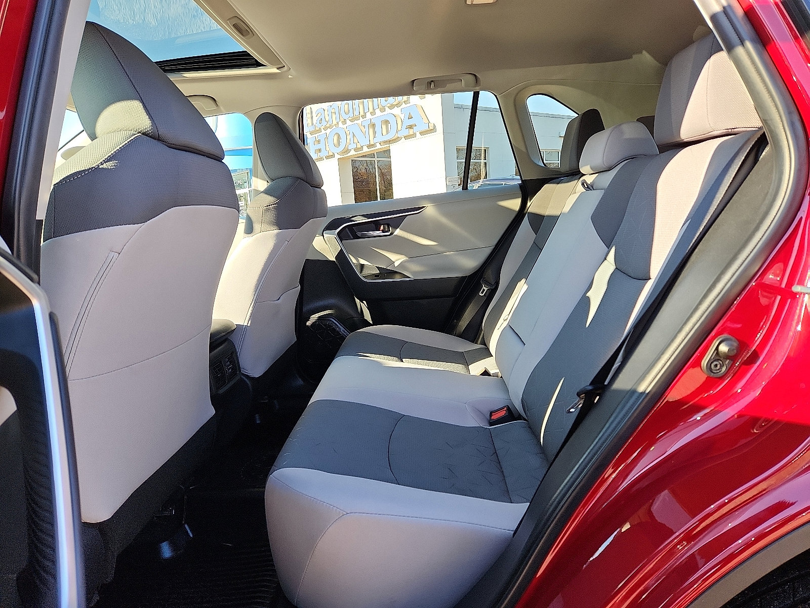 Used 2021 Toyota RAV4 XLE image 10