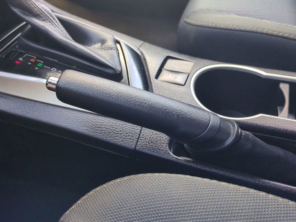 Used 2018 Toyota Corolla LE FWD image 26