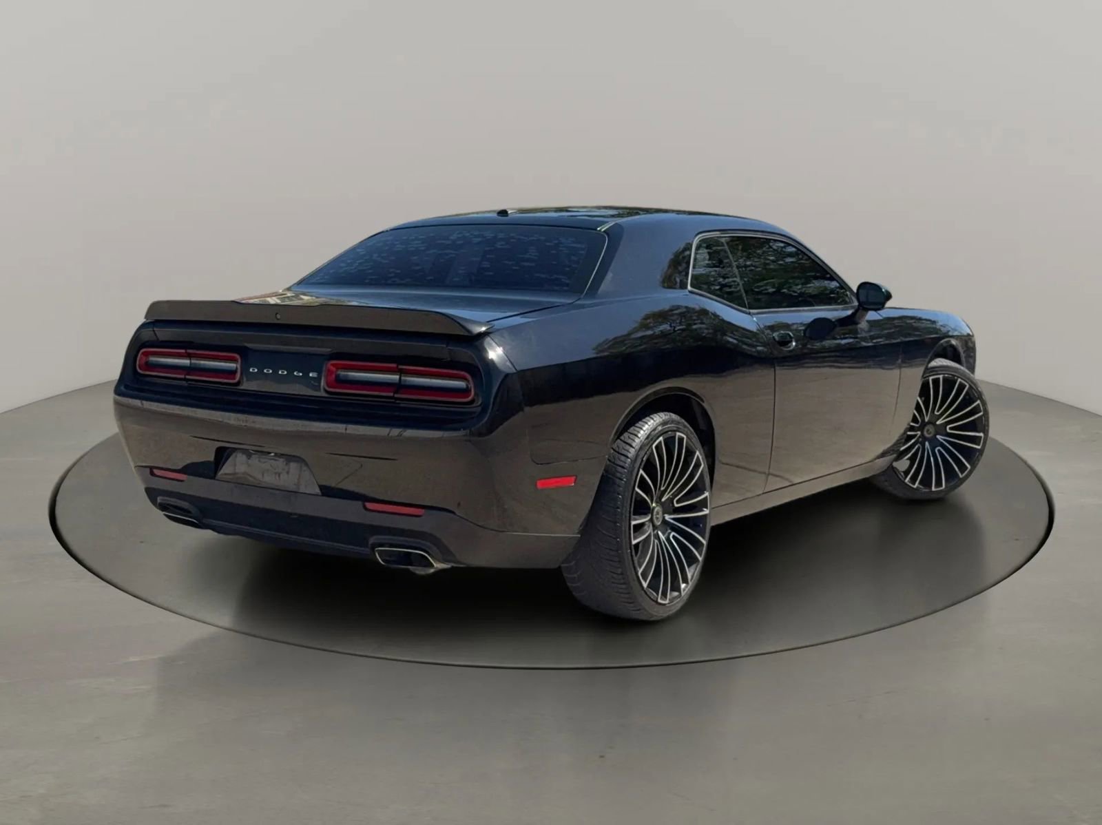 Used 2019 Dodge Challenger SXT image 5