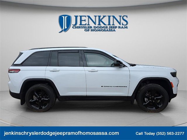 Used 2024 Jeep Grand Cherokee Altitude image 6