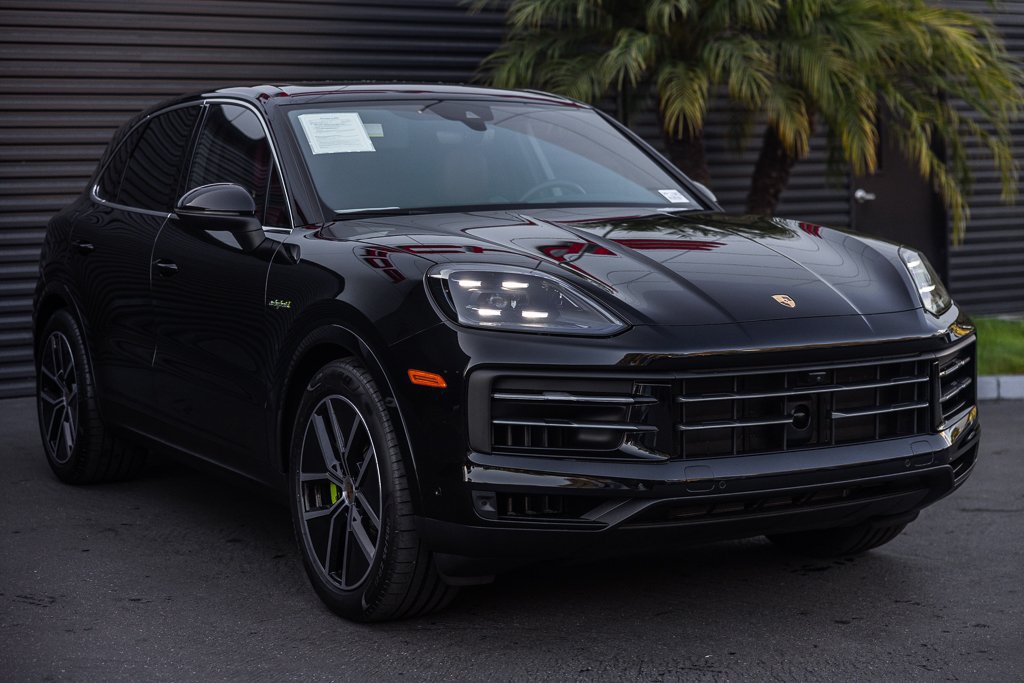 Certified 2025 Porsche Cayenne E-Hybrid AWD/4WD image 6