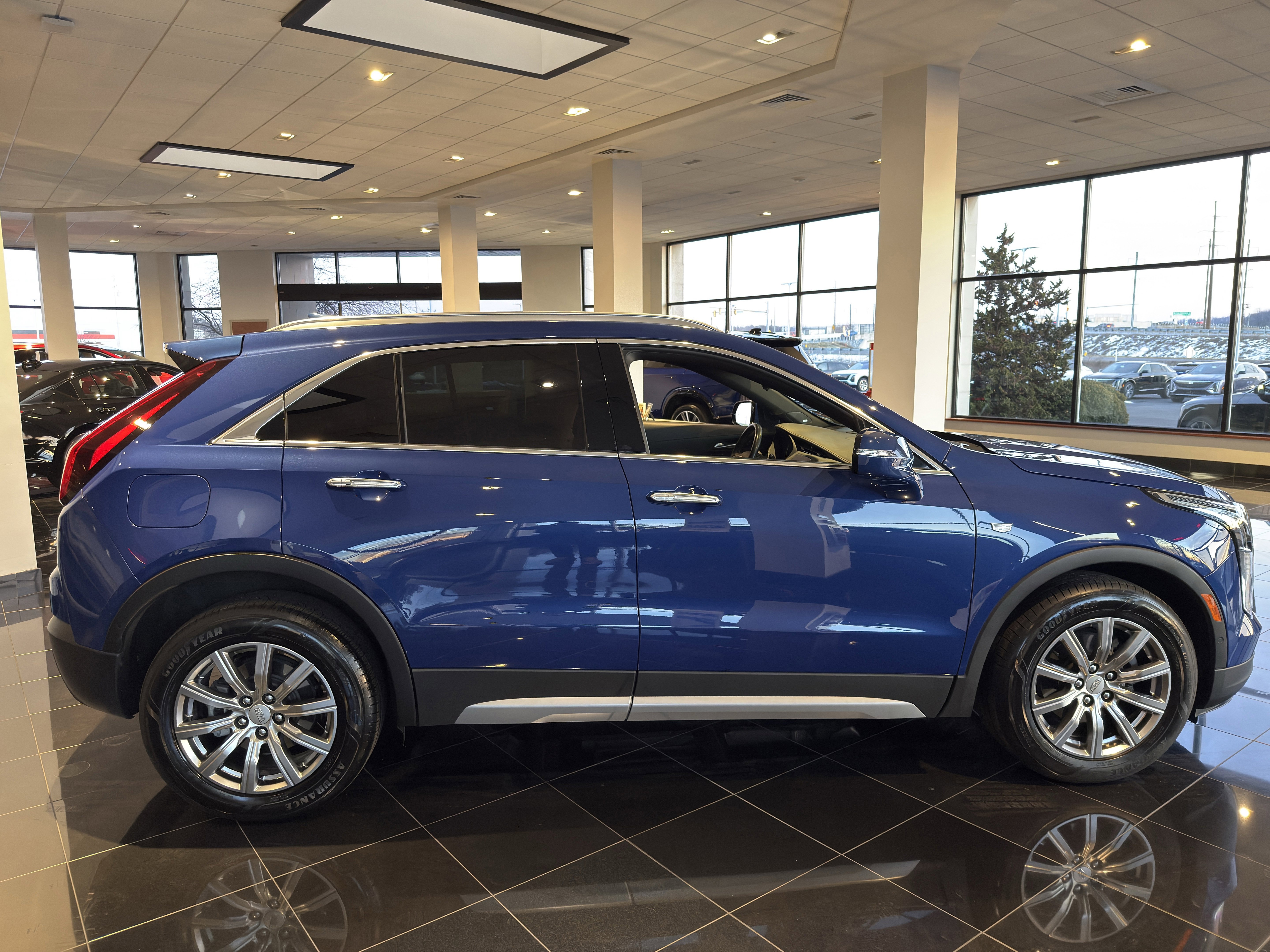 Certified 2022 Cadillac XT4 Premium Luxury w/ Enhanced Visibility Package image 8