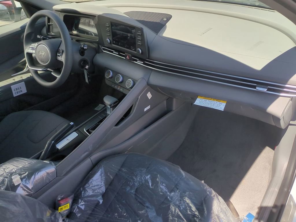 Certified 2026 Hyundai Elantra SE FWD image 27