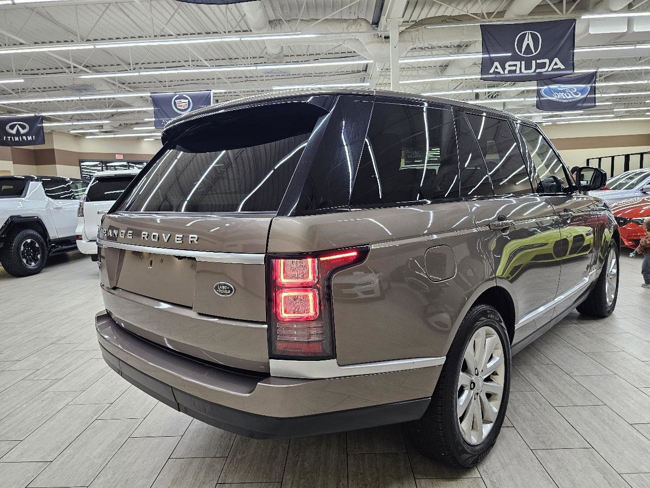 Used 2016 Land Rover Range Rover HSE image 6