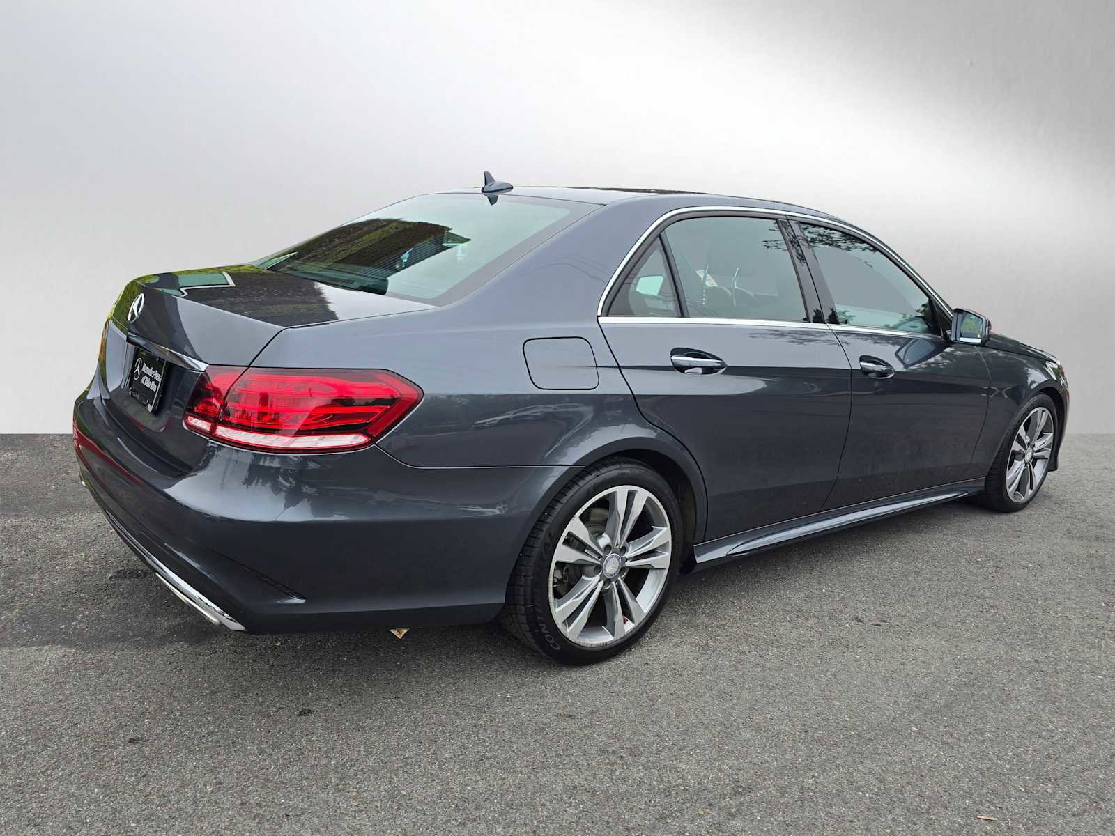 Used 2014 Mercedes-Benz E 350 Sedan image 3