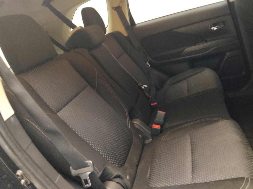 Used 2020 Mitsubishi Outlander ES FWD image 19