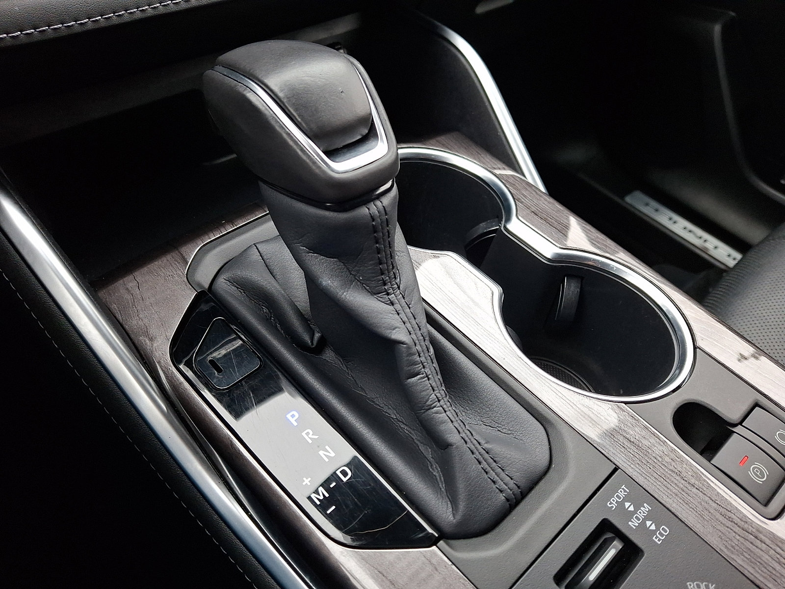 Used 2020 Toyota Highlander Limited image 16