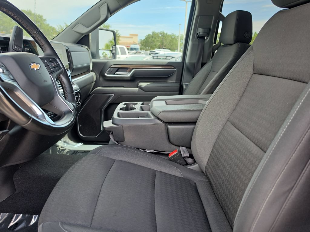 Used 2025 Chevrolet Silverado 2500 LT w/ Convenience Package AWD/4WD image 9