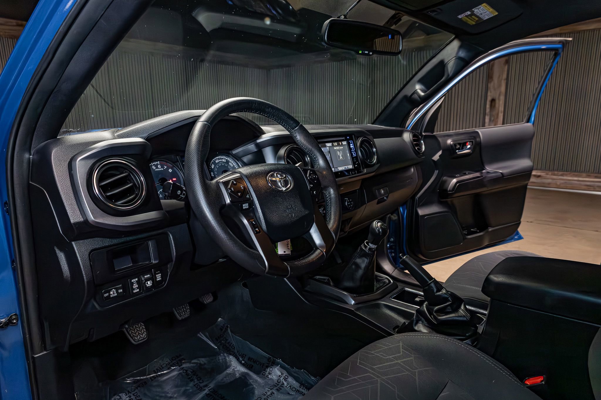 Used 2017 Toyota Tacoma TRD Sport w/ Tow Package image 12