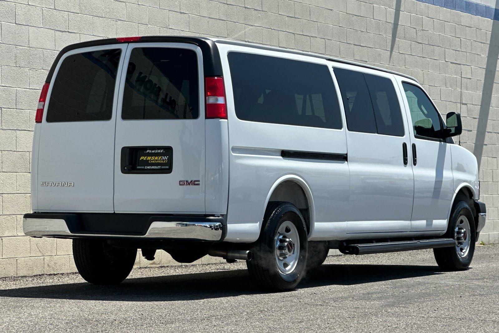 Certified 2025 GMC Savana 3500 LT w/ LT Preferred Equipment Group RWD image 4