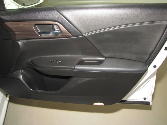 Certified 2017 Honda Accord EX-L image 22