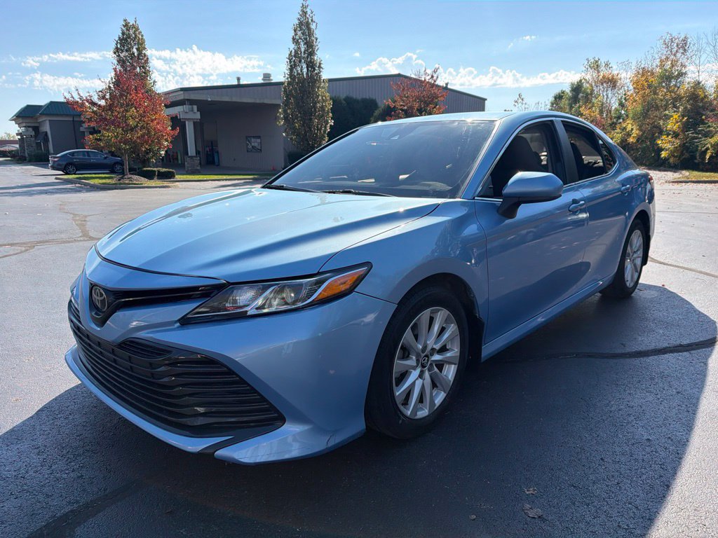 Used 2020 Toyota Camry LE FWD image 3
