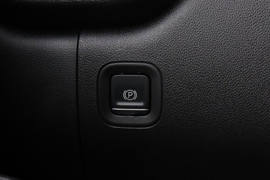 Used 2025 Chevrolet Silverado 1500 W/T image 22