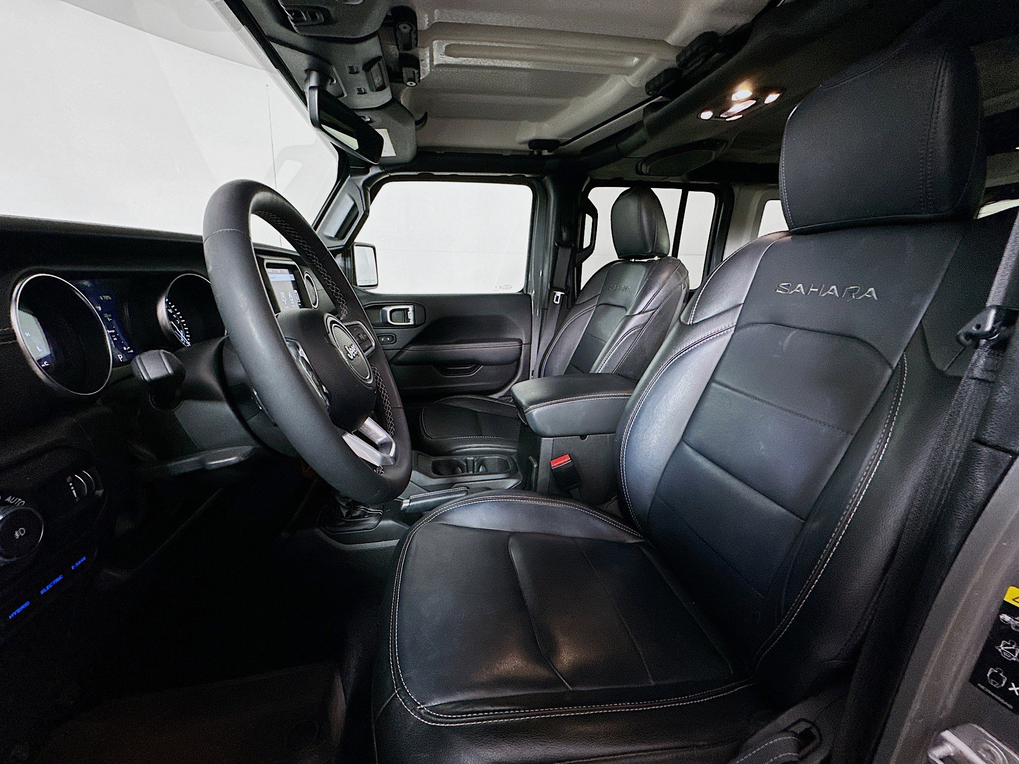 Used 2023 Jeep Wrangler Sahara image 13