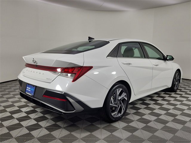 Certified 2025 Hyundai Elantra Limited image 5