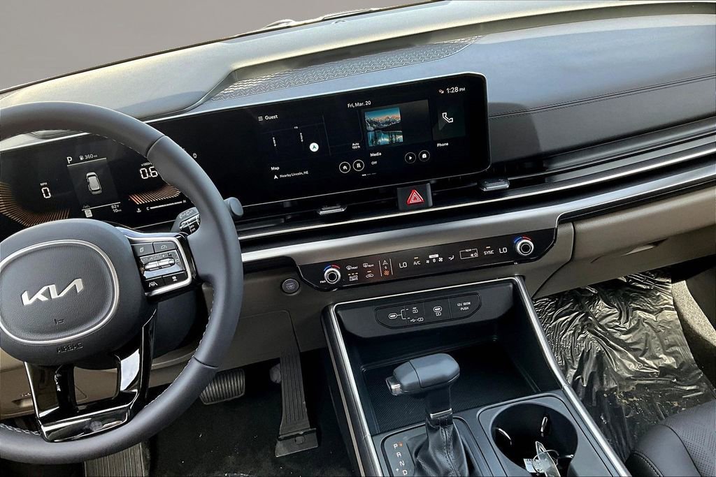 New 2026 Kia Carnival FWD image 6