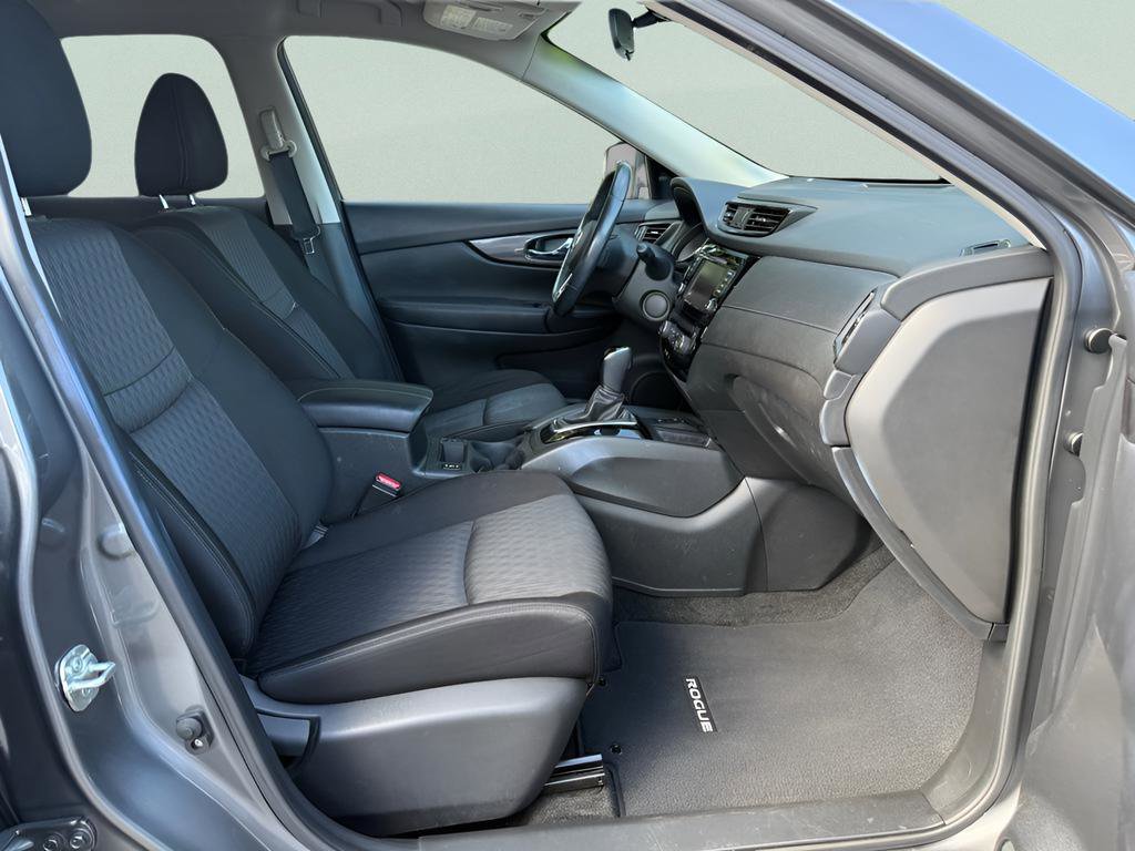 Used 2019 Nissan Rogue SV w/ Premium Package FWD image 14