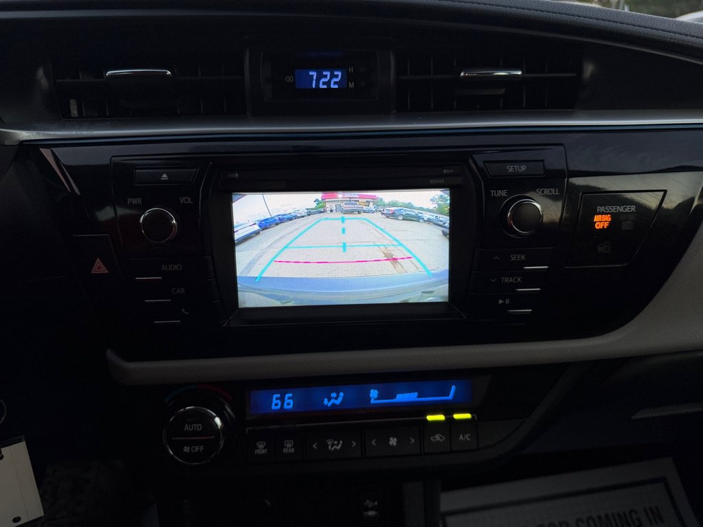 Used 2015 Toyota Corolla LE FWD image 15