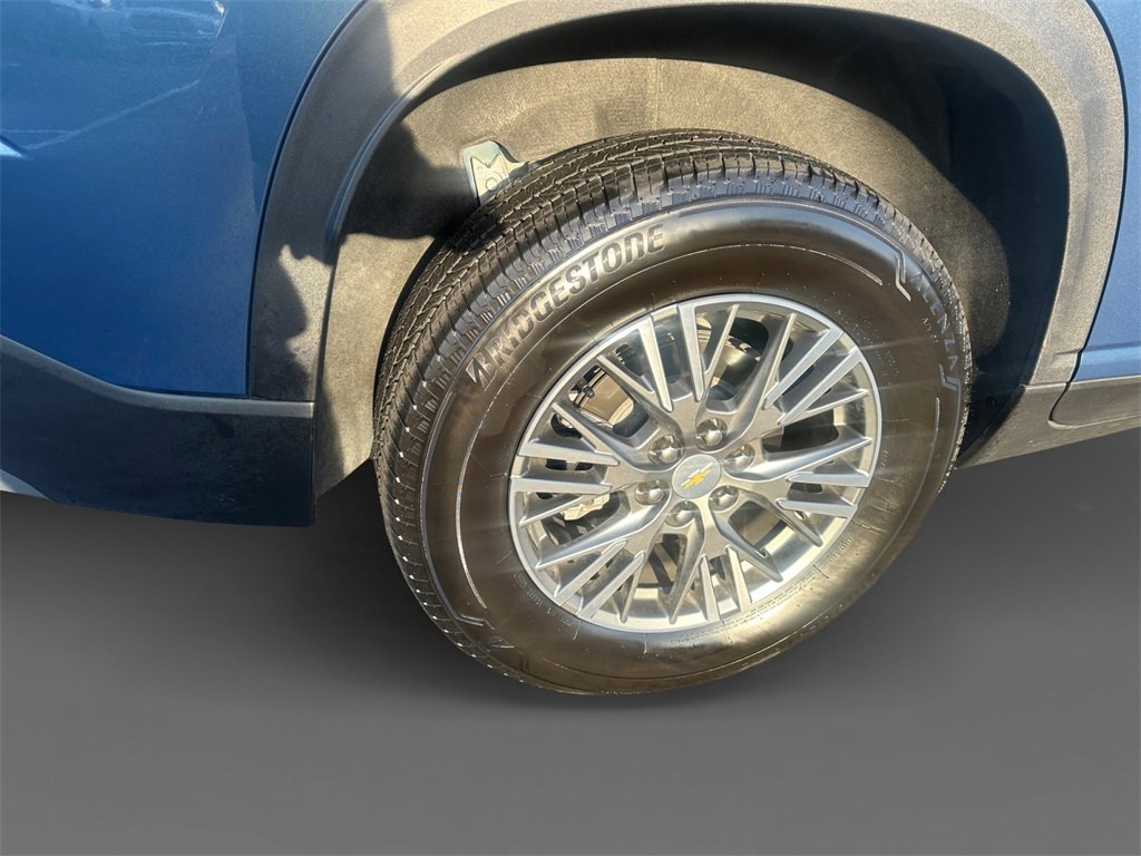 Used 2025 Chevrolet Traverse LT image 10